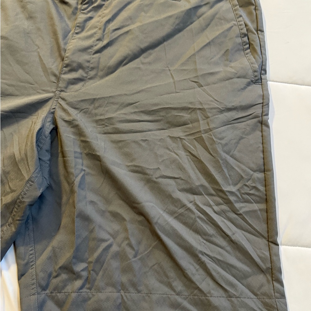 Magellan Outdoors Shorts Men's Fish Gear Water Repellent Gray Size 44 Inseam 10" - Picture 4 of 11